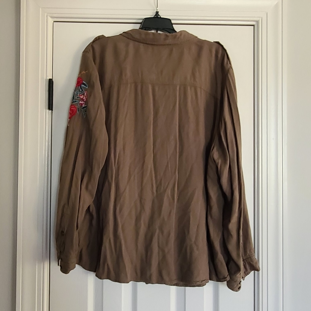 Torrid Floral Embroidered Collared Button Down Shirt Olive Green 3X - Picture 5 of 7